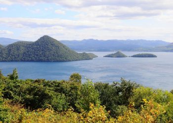 1 Day Autumn Noboribetsu Jigokudani & Lake Toya Tour by Chuo Bus [Autumn Season]